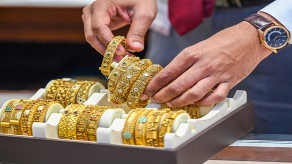 सोने के भाव में गिरावट, 24 कैरेट ₹1.56 लाख के करीब Gold-RBI