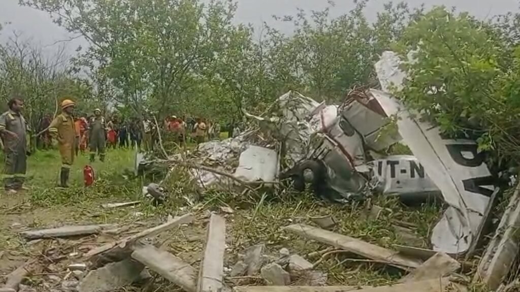 कानपुर में प्रशिक्षण विमान दुर्घटनाग्रस्त Plane crash in kanpur