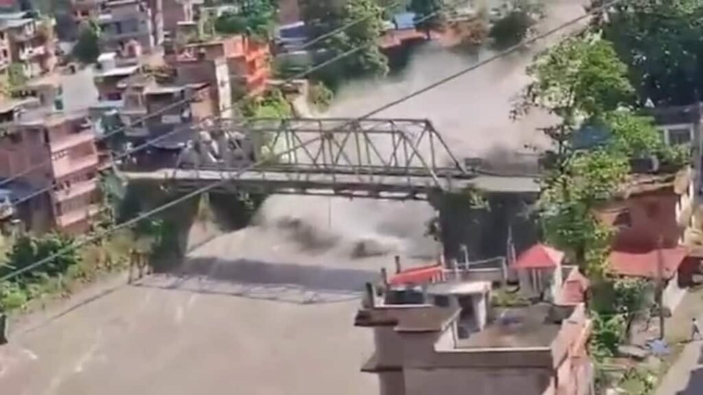 नेपाल में बाढ़ का कहर, 7 की मौत; बिहार में अलर्ट nepal-flash-floods