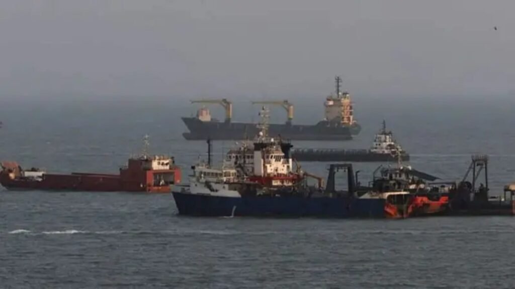 होर्मुज में सऊदी तेल टैंकर पर हमला, दो की मौत Hormuz attack on saudi oil tanker