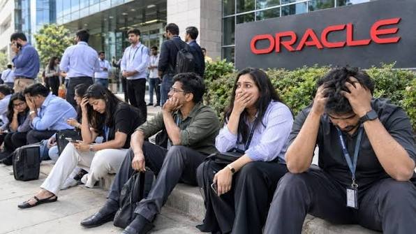 Oracle में फिर छंटनी, कर्मचारियों को सुबह 6 बजे मिला नौकरी खत्म होने का ईमेल Today is your last working day Oracle begins new round of layoffs heres what the shocking 6 am email say