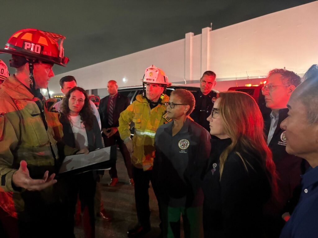 लॉस एंजिल्स में न्यूज हेलिकॉप्टर क्रैश, 3 की मौत; NTSB करेगा जांच US News helicopter crashes in LA killing 3 National Transportation Safety Board to lead investigation