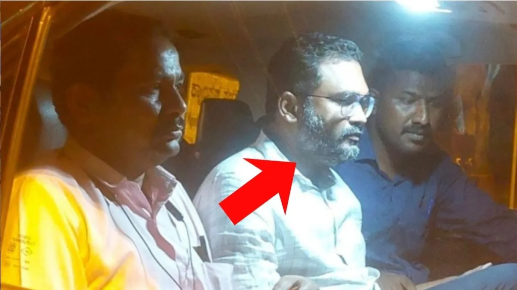50 लाख की रिश्वत लेते तहसीलदार गिरफ्तार dharwad tehsildar arrest