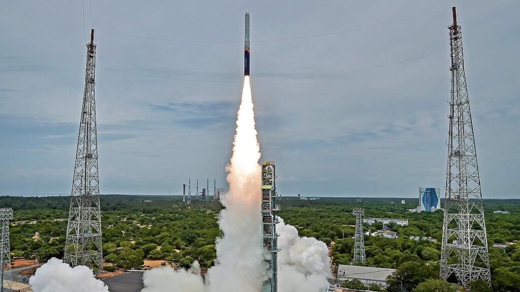 इसरो का ‘मास्टरस्ट्रोक’, अंतरिक्ष से बढ़ेगी निगरानी क्षमता indians space reach orbit